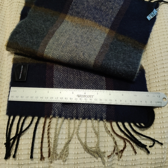 Tommy Hilfiger Winter Scarf - Picture 5 of 12